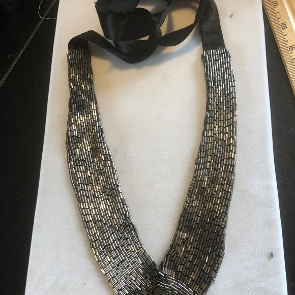 Gorgeous hand-beaded necklace - Picture 2 of 4